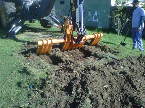 M�quina realizando la casita para alojar el durmiente